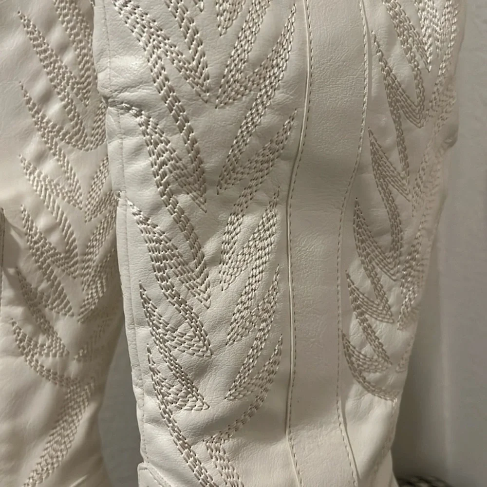 Oasis Society “Samara” Tall Western Boho Cowgirl Boots Embroidered White 7.5 New - Picture 9 of 16